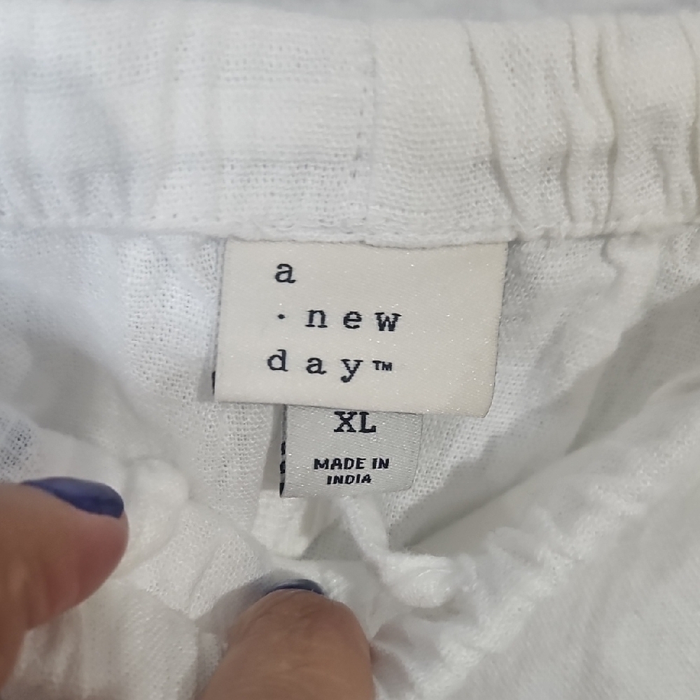 a new day Women's White Linen Blend Shorts - Picture 6 of 8